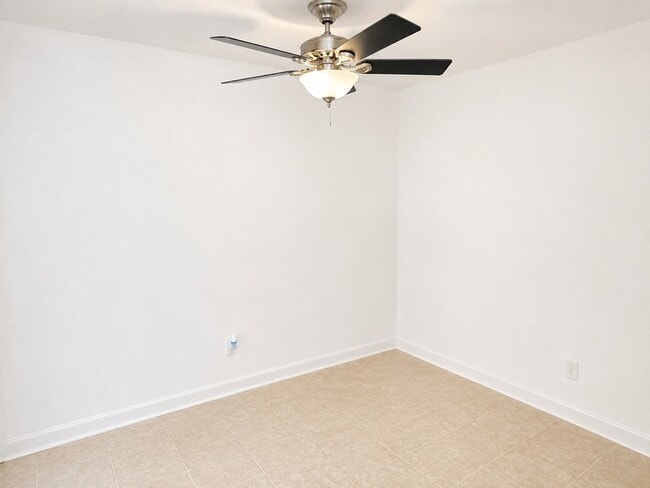 Photo - 1014 Graham Dr Unit K-5