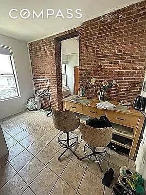 Photo - 402 E 69th St