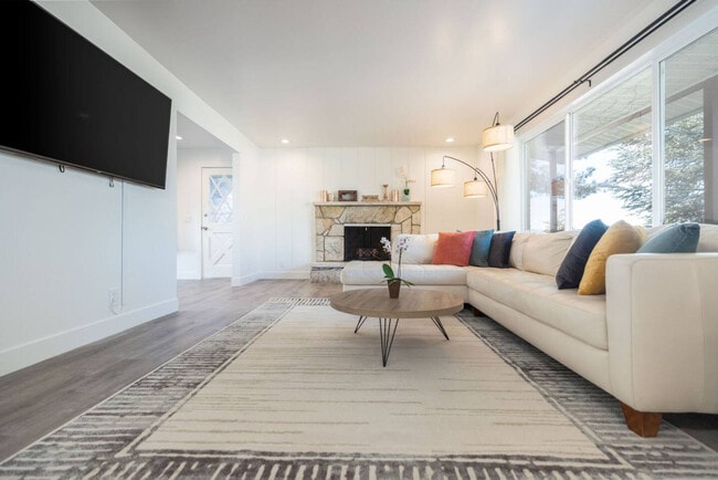 Building Photo - 2548 Cavalier Dr Unit SI ID1597566P