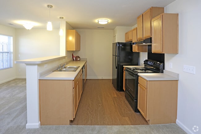 2BR, 2BA - 876 SF - River Glen