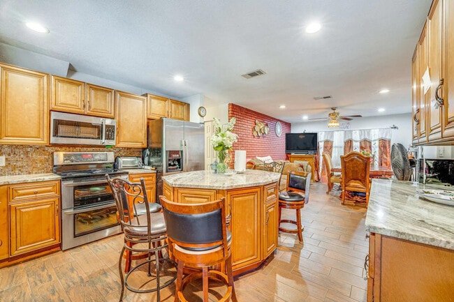 Photo - 281 W 18th St Unit SI ID1385729P