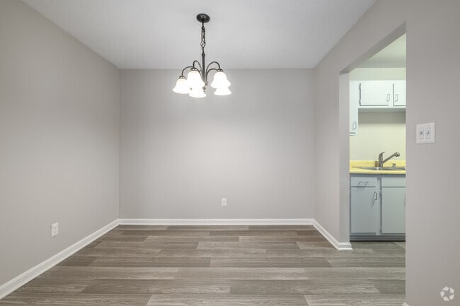 2BR, 2BA - 894SF Dining Room - Deer Park Apartments