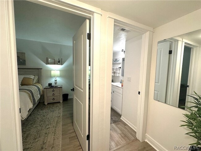 Photo - 636 E Gilchrist Ct Unit 2A