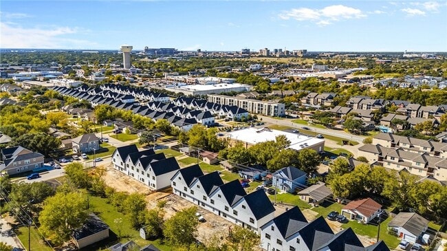 Building Photo - 240 Richards St