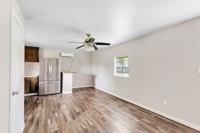 Photo - 221 County Rd 4803