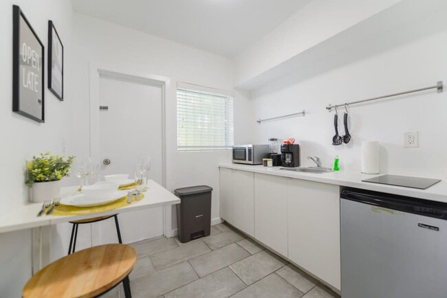 Photo - 515 NE 82nd St Unit SI FL1-ID1022256P