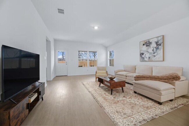 Photo - 591 Sormonne Lp Unit SI ID1492678P