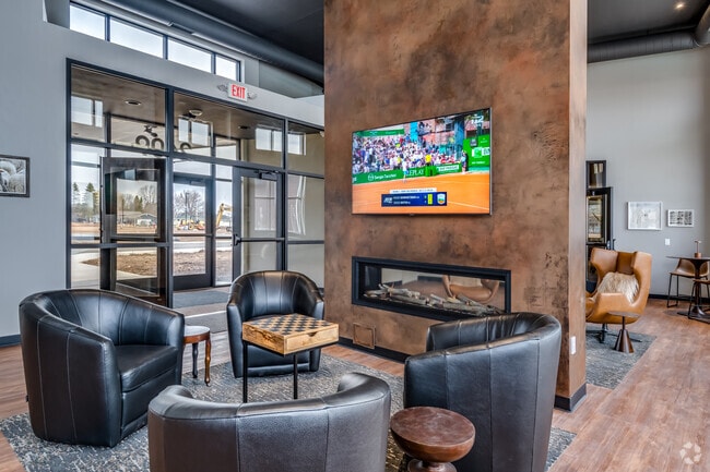 Gathering Room - The Wit : Resort Style Living