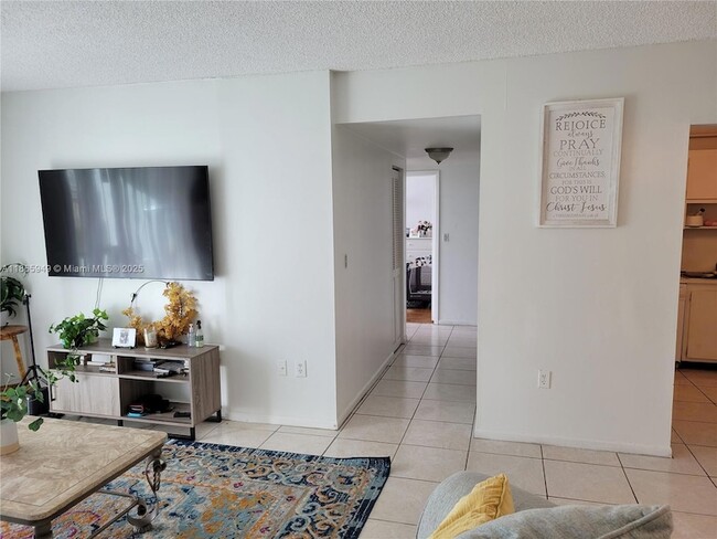 Photo - 919 Hillcrest Dr Unit 306