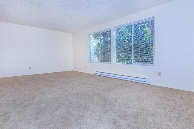 Spacious Living Rooms - Abalon Pointe