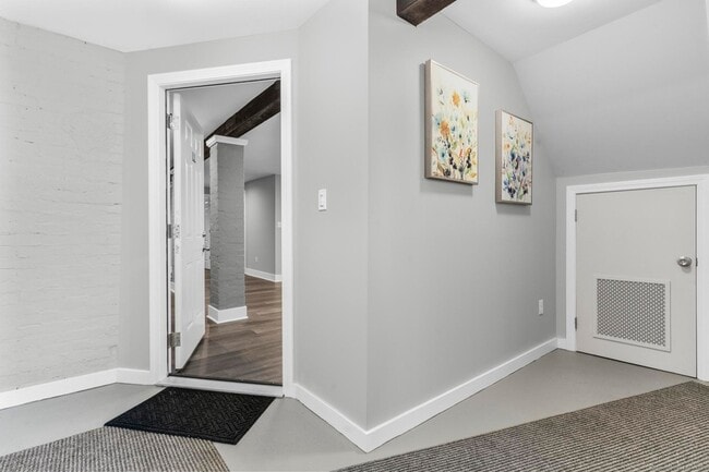 Building Photo - 548 Ferry St Unit LL