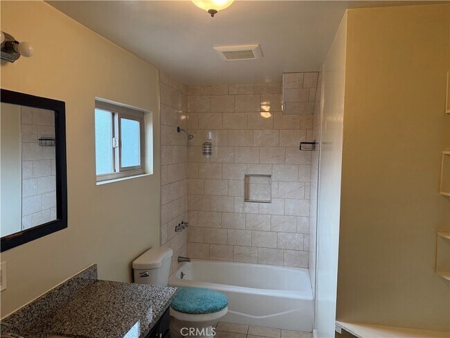 Photo - 1453-1101 W 101st St