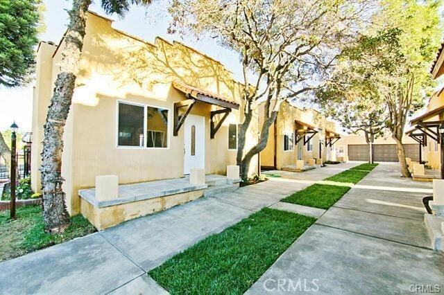 Building Photo - 620 1/2 W 59th Pl