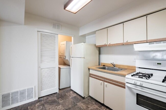 Photo - Brookside Manor Apartments and Townhomes