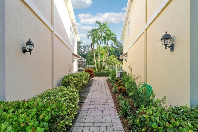 Photo - 468 Capistrano Dr