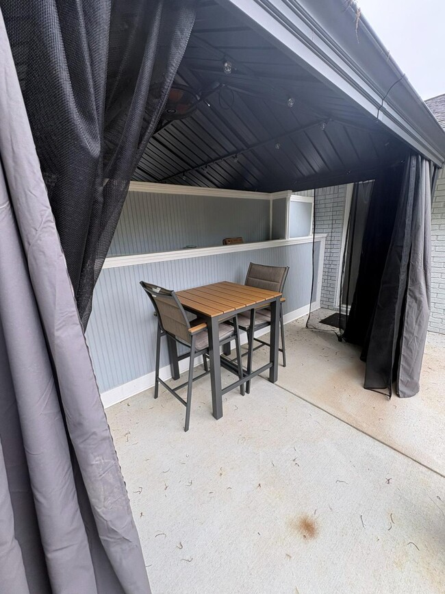 Outdoor Seating - 508 Tasha Dr