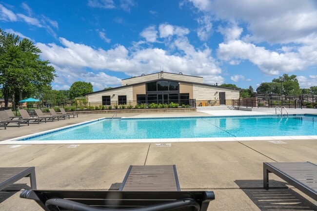 Building Photo - Somerset Park