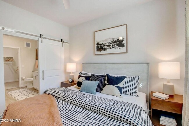 Photo - 28201 N Black Cyn Hwy Unit 3