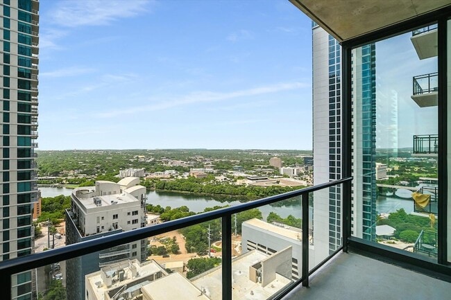 Building Photo - 610 Davis St Unit 2705