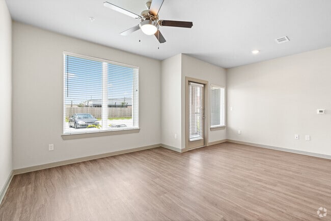 1BR, 1BA - 765SF - Living Room/Dining Area - Cole Creek Estates
