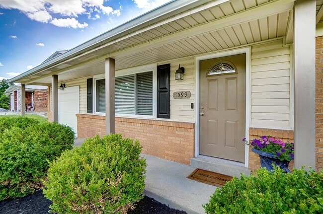 Photo - 1599 Yellowglen Dr