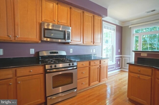 Photo - 2515 Einstein St