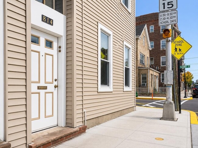 Photo - 814 28th St