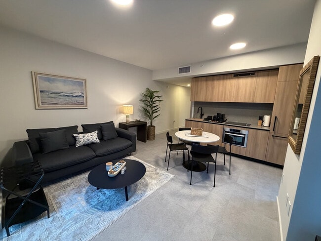 Photo - 121 NE 5th St Unit SI FL19-ID1505777P