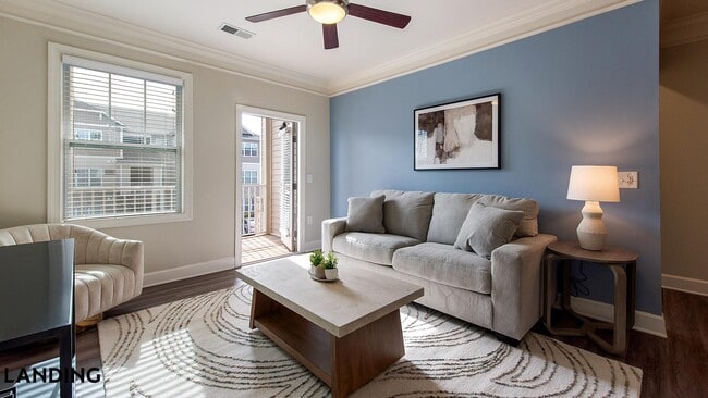 Building Photo - 3000 Daventry Cir Unit 10202