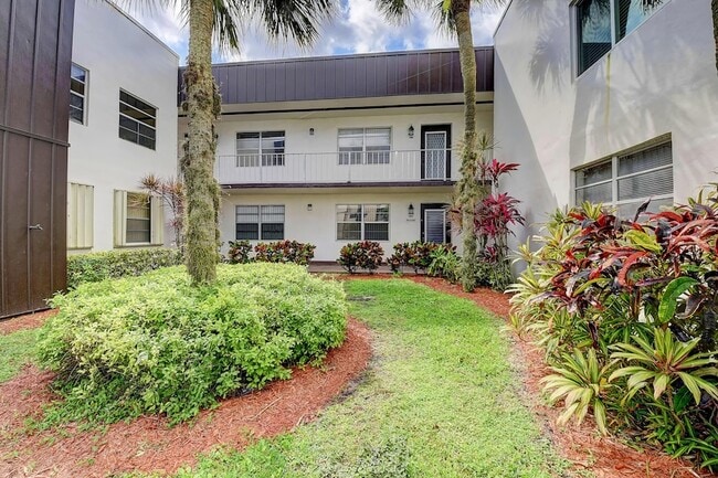 Building Photo - 974 Normandy Trail Unit 974