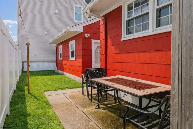Photo - 1118 W Beach Ave