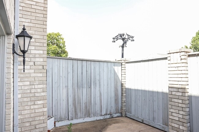Photo - 290 Wilcrest Dr Unit 290
