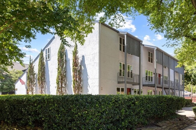 Building Photo - 3827 Gilbert Ave Unit 214B