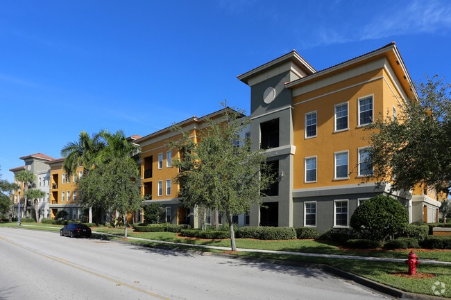 Corner of Hillmoor & Grand - Terraces on the Square