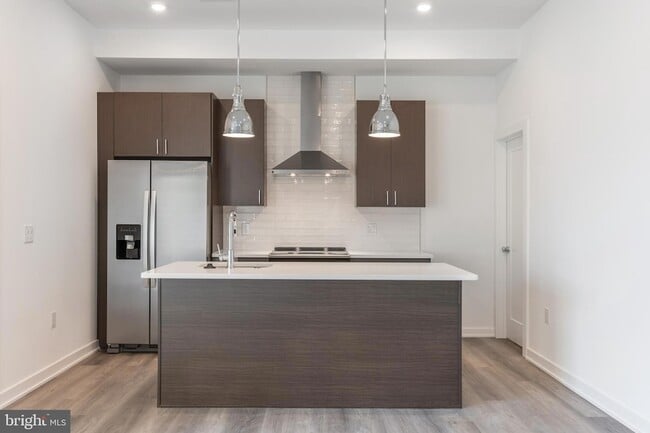 Building Photo - 710 N 16th St Unit 105