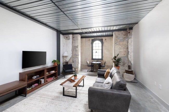 Photo - 1009 W Juneau Ave Unit ID1378998P