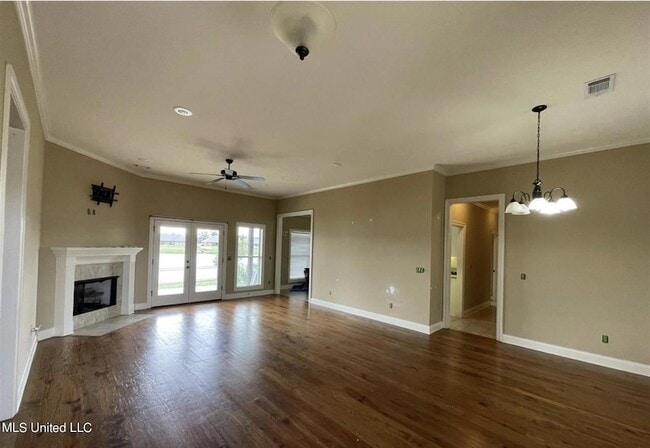 Photo - 173 Clearview Dr W