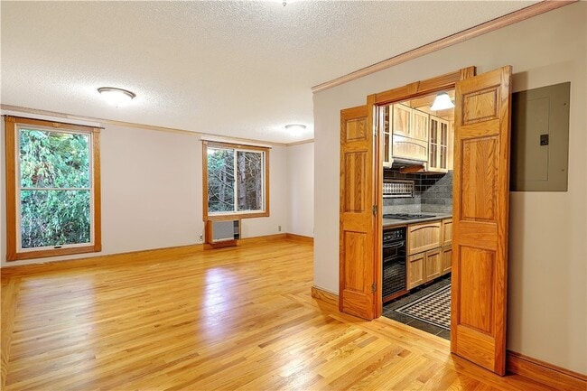 Photo - 274 S Main St