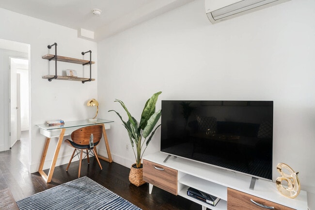 Photo - 359 W 39th St Unit ID1021984P