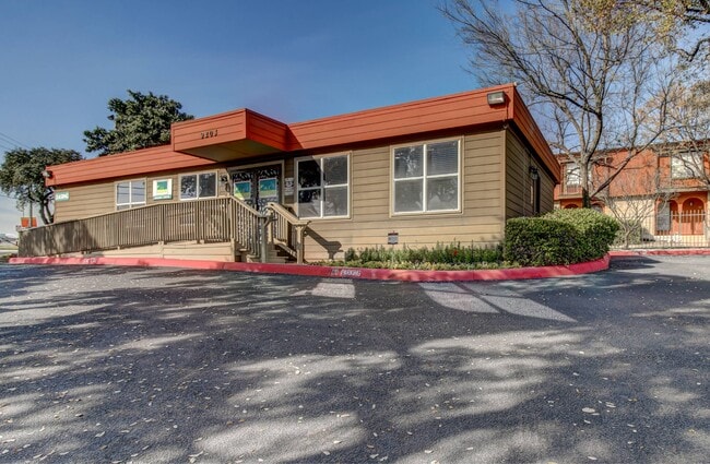 Building Photo - Oak Terrace