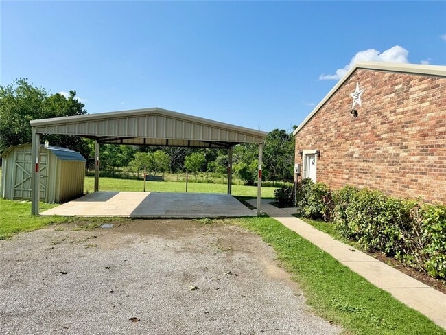 Photo - 340 Lynch Bend Rd