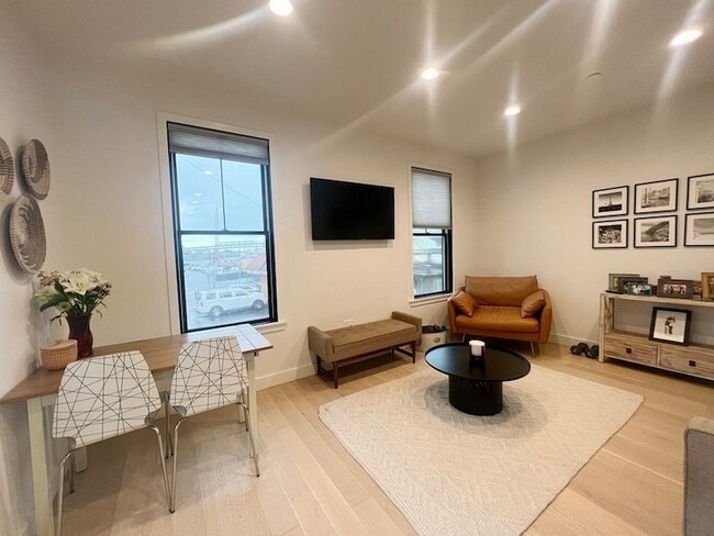 Photo - 360 Meridian St Unit 3