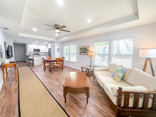 Building Photo - 942 SE 7th Ave Unit ID1359094P