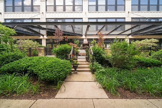 Photo - 1070 W 15th St Unit 147