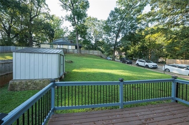 Photo - 1331 Memorial Dr SE