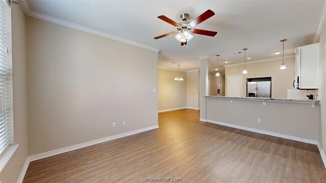 Photo - 2147 Big River St