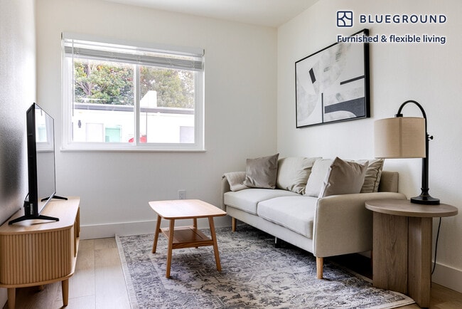 Building Photo - 2124 Parker St Unit FL3-ID2005