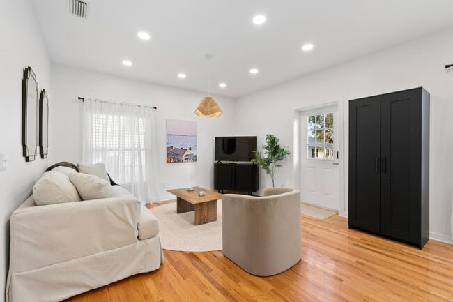 Photo - 27 Old Mission Ave Unit ID1281956P