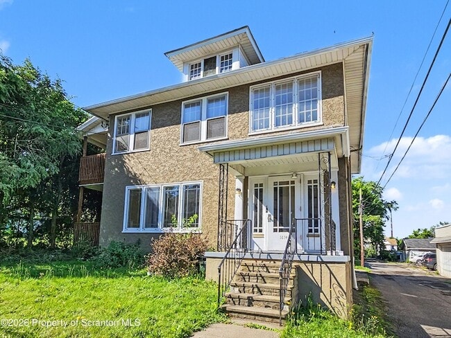 Building Photo - 1614 Linden St Unit A