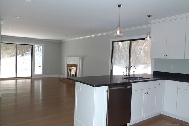 Photo - 342 Heritage Vlg